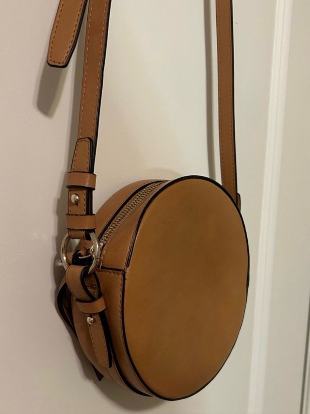 Gap camel crossbody circular bag